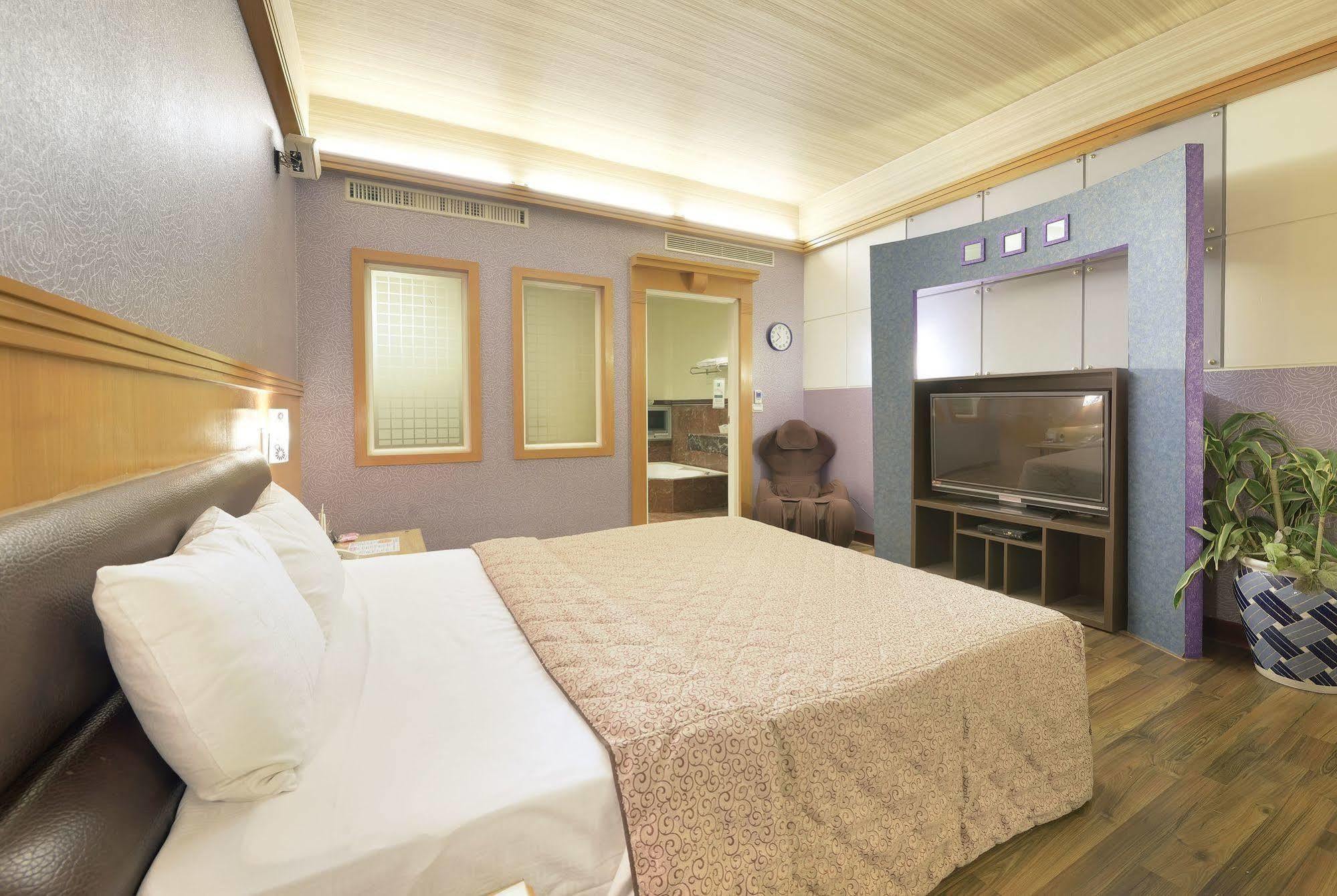 Holland Village Motel Tainan Eksteriør billede